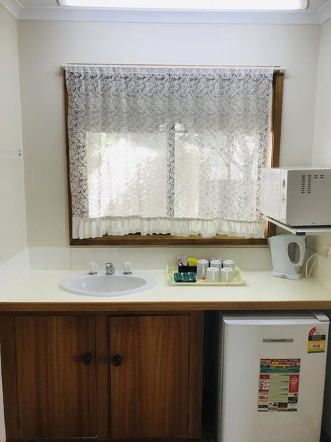 Alfred Motor Inn - Accommodation Whitsundays 3