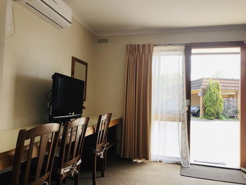 Alfred Motor Inn - Accommodation Whitsundays 2