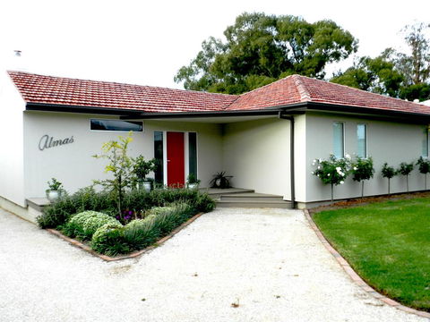 Almas Cottage - Accommodation Whitsundays 1