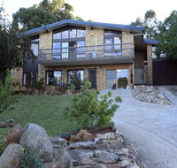 Alpine Apartment - Great location with views of Lake Jindabyne - Accommodation Whitsundays