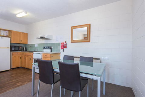Alpine Apartment - Great Location With Views Of Lake Jindabyne - Accommodation Whitsundays 3