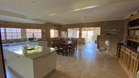 Amazing Beach House - Accommodation Whitsundays 3