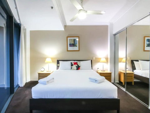 Amazing Brisbane CBD 2 Bedroom Apartment With River Views - Accommodation Whitsundays 2