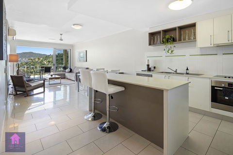 Amazing Ocean Views, Pool, Award Winning Location, Airlie Beach - Accommodation Whitsundays 2