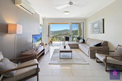 Amazing Ocean Views, Pool, Award Winning Location, Airlie Beach - Accommodation Whitsundays 3