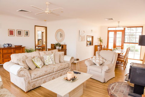 Among The Vines - Accommodation Whitsundays 1