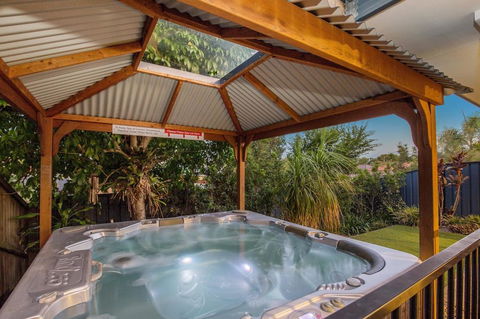 Anaheim House2 North By Getastay - Accommodation Whitsundays 0