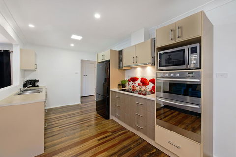 Anchor Lodge - Accommodation Whitsundays 3