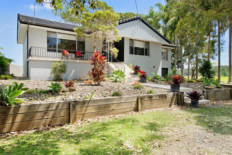 Anchor Lodge - Accommodation Whitsundays 1