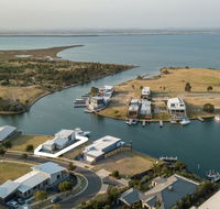 Anchored - Access to the Gippsland Lakes - Accommodation Whitsundays