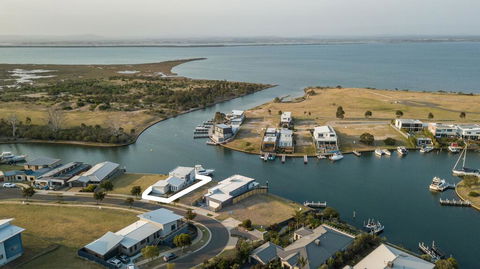 Anchored - Access To The Gippsland Lakes - Accommodation Whitsundays 0