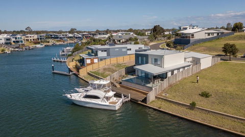 Anchored - Access To The Gippsland Lakes - Accommodation Whitsundays 1
