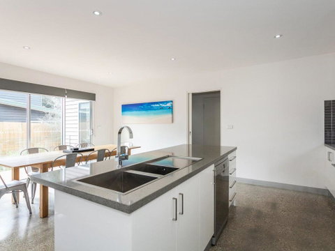 ANGLE BY THE SEA - Anglesea - Accommodation Whitsundays 1