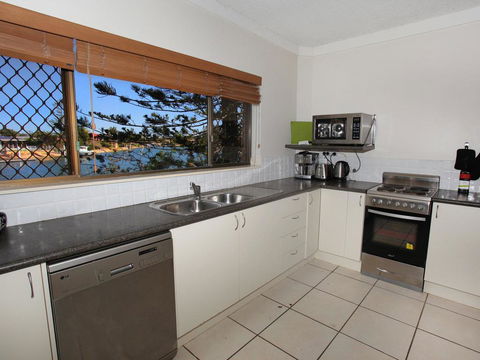 Anjuna 2 - 2 BDRM Budget Stay On Canal - Accommodation Whitsundays 3