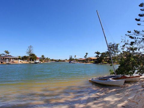 Anjuna 2 - 2 BDRM Budget Stay On Canal - Accommodation Whitsundays 0
