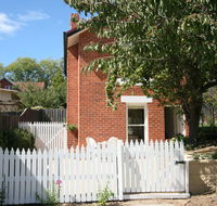 Annies Garden Cottage - Accommodation Whitsundays