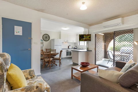 Apollo Unit 10 - Accommodation Whitsundays 2