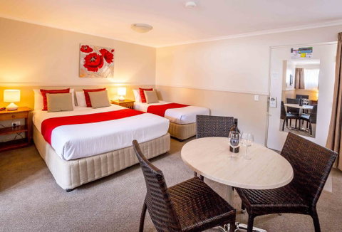 Apple & Grape Motel - Accommodation Whitsundays 0