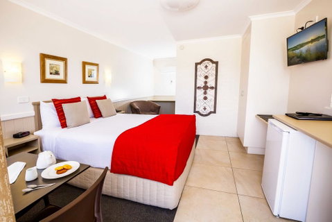 Apple & Grape Motel - Accommodation Whitsundays 1