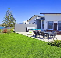 Aqua - views over jones beach - Accommodation Whitsundays