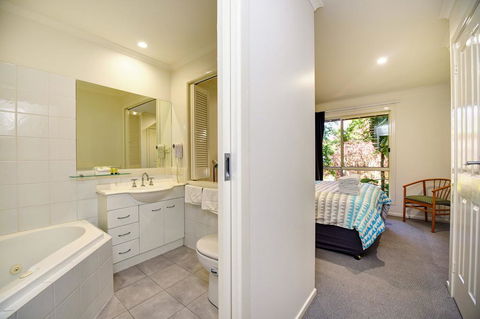 Aqualuna Beach Resort - Unit 25 - Accommodation Whitsundays 1