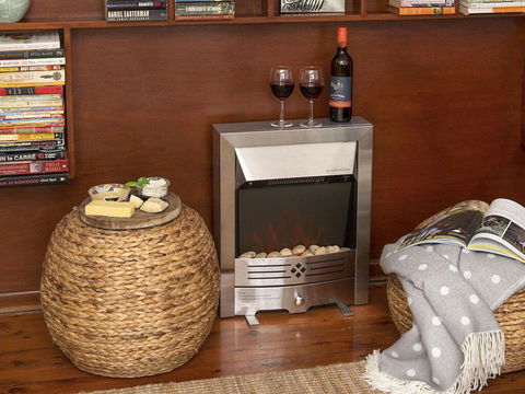 Araluen On Holden - Great Deck With Ocean Views - Accommodation Whitsundays 2