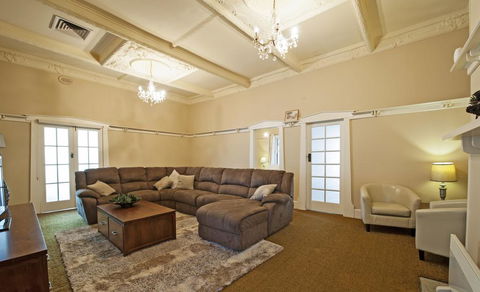 Arch On Mellool - Accommodation Whitsundays 3