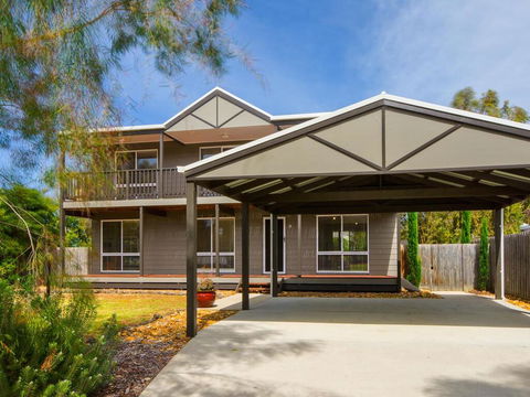 Art House - Accommodation Whitsundays 0