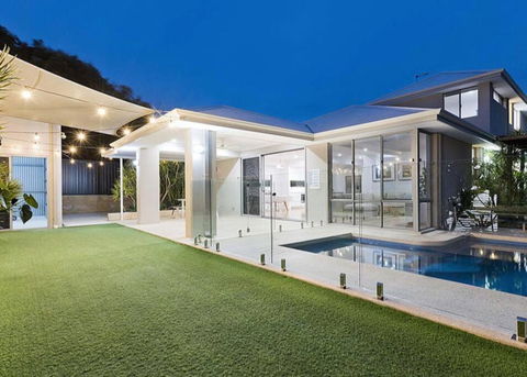 Luxury Executive Home With Pool - Accommodation Whitsundays 0