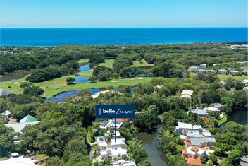 Luxury Lakeside Villa with Accommodation Whitsundays