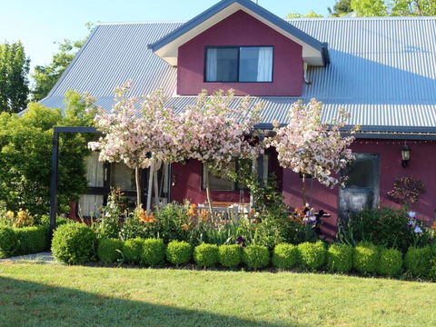 Magenta Cottage - Accommodation Whitsundays 0