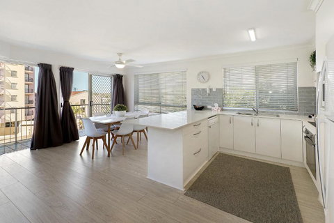 MAINSAIL8- MOOLOOLABA BEACH - Accommodation Whitsundays 2