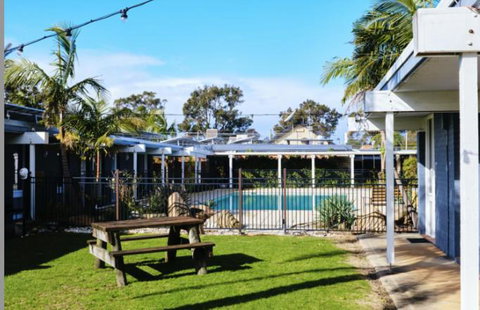Mallacoota Hotel Motel - Accommodation Whitsundays 2