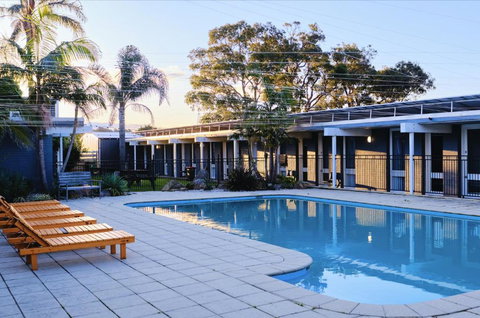 Mallacoota Hotel Motel - Accommodation Whitsundays 1