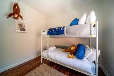 Marble At South Plympton - 4BR Modern WiFi - Accommodation Whitsundays 2