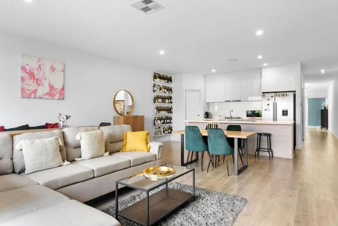 Mellow&Modernized Townhouse-3Beds-Quiet-Anzac Hwy - Accommodation Whitsundays 0