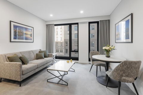 Meriton Suites Melbourne - Accommodation Whitsundays 0