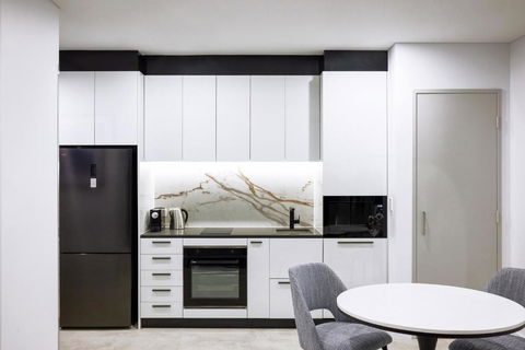 Meriton Suites Liverpool - Accommodation Whitsundays 2
