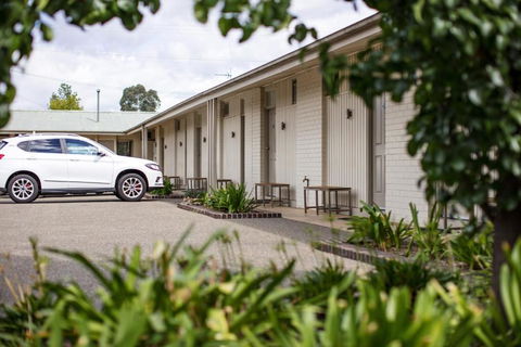 Merivale Motel - Accommodation Whitsundays 0