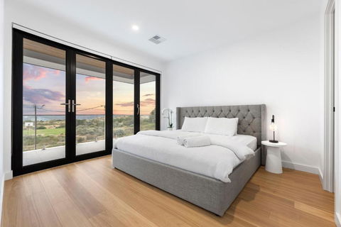 Moana Sands - Luxury Beachfront - Accommodation Whitsundays 1