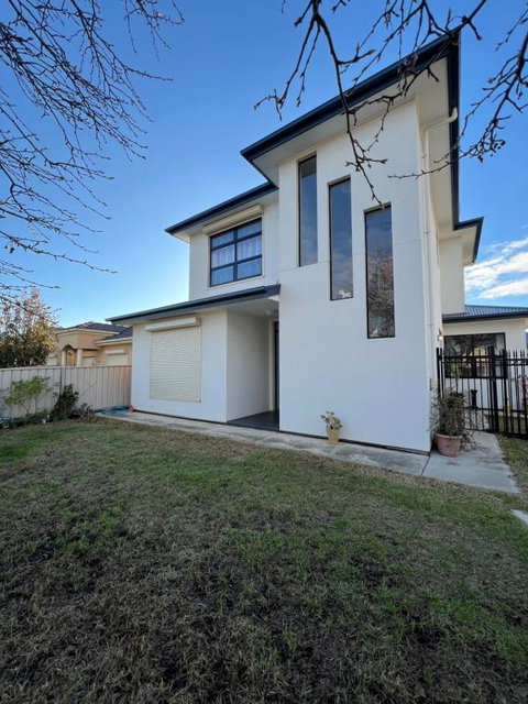 Modern House Between Airport And Sea - Accommodation Whitsundays 3
