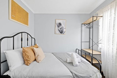Modern Private Double Room - Central Spot At Liverpool - Shared Bathroom - Accommodation Whitsundays 2