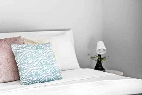 Modern Private Double Room - Centrally Located - Shared Bathroom - Accommodation Whitsundays 1