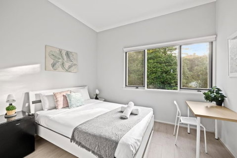 Modern Private Double Room - Centrally Located - Shared Bathroom - Accommodation Whitsundays 0