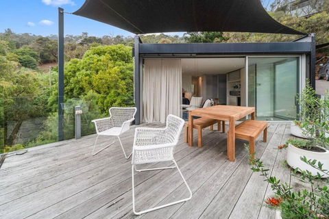 Modern Studio With Sweeping Views - Accommodation Whitsundays 0