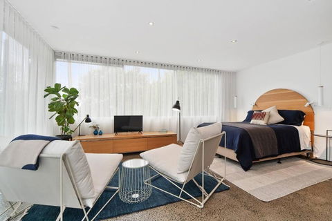 Modern Studio With Sweeping Views - Accommodation Whitsundays 2