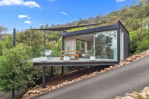 Modern Studio With Sweeping Views - Accommodation Whitsundays 3