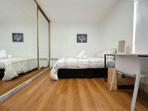 Montrose Double Bed Room Close To City - Accommodation Whitsundays 1