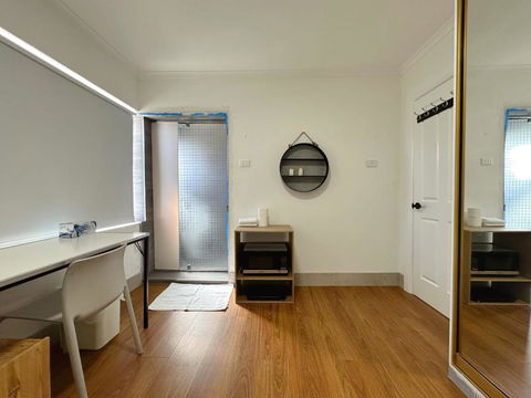 Montrose Double Bed Room Close To City - Accommodation Whitsundays 0