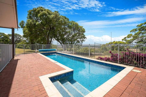Moondyne Estate Exclusive & Pet Friendly Hilltop Retreat - Accommodation Whitsundays 1